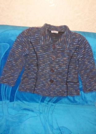 Пушистый трикотажный кардиган.