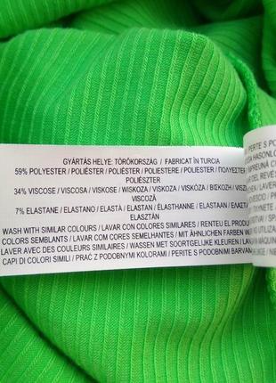 Актуальное зеленое трикотажное платье primark / летнее короткое платье с фигурными вырезами в рубчик5 фото