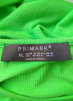 Актуальное зеленое трикотажное платье primark / летнее короткое платье с фигурными вырезами в рубчик7 фото