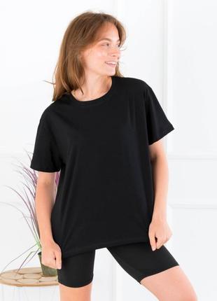 Стильная черная футболка однотонная базовая оверсайз