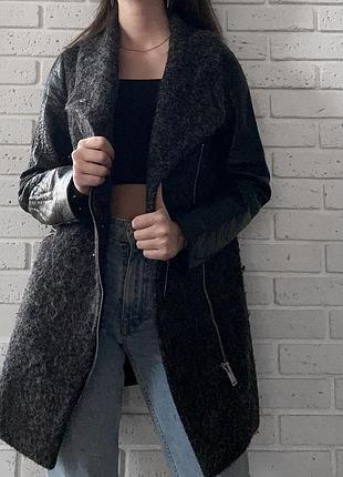Напівпальто з шкіряними рукавами pull and bear