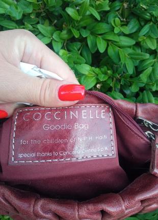 Продам брендовую кожаную сумочку от coccinelli4 фото