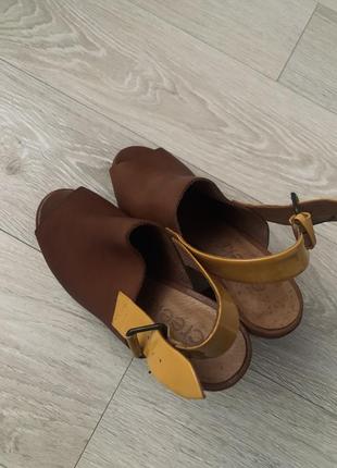 Босоніжки сандалі коричневого кольору на зручних підборах 🤍розмір 374 фото
