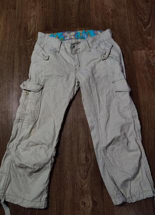 Оригинальные бежевые укороченные штаны levi's