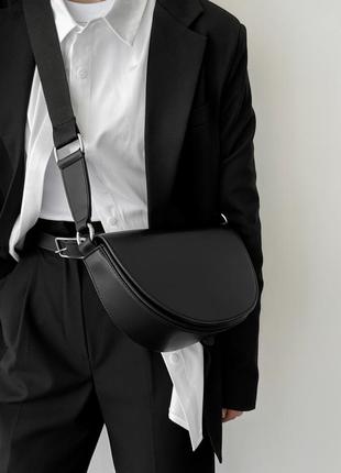 Напівкруглий клатч-бананка чорний