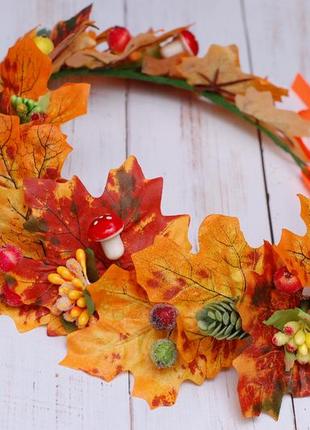 Осенний венок с листьями, хмелем и мухоморами1 фото