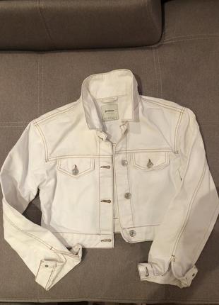Джинсовaя куртка stradivarius