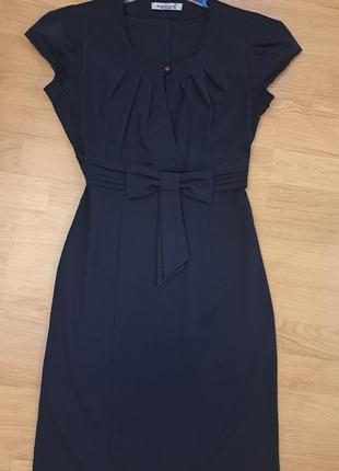 Плаття, сукня елегантна  синього кольору,  оздоблена бантом ,дуже якісна тканина, розмір 36(s).