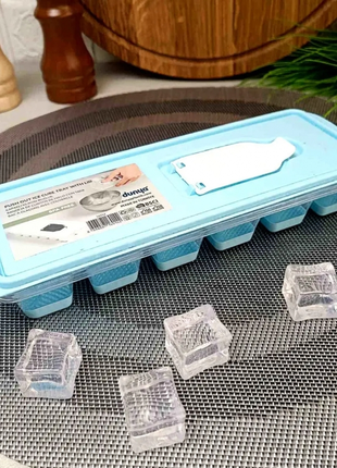 Пластикова форма для льоду силіконове дно з кришкою на 12 кубиків