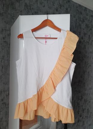 Красивая белая майка с рюшами, новая