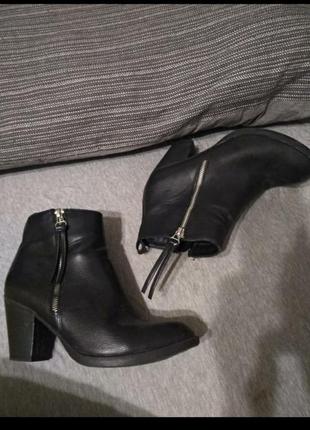 Черевики, напівчоботи , чоботи, , шкіра