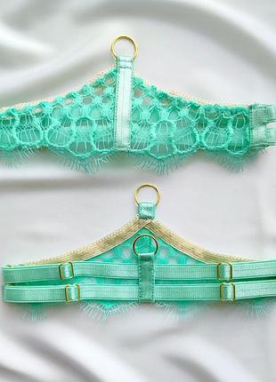Мятные кружевные гартеры