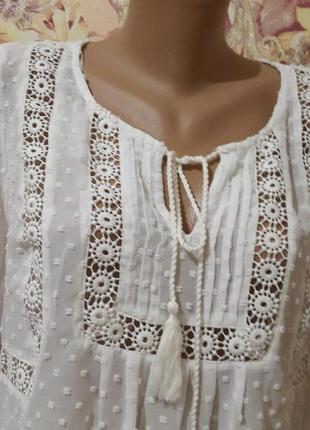 Кремовая блуза-вышиванка из прошвы в крапинку2 фото