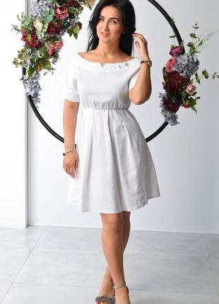 Короткое платье женское из льна белое с короткими рукавами1 фото