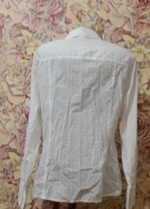 Крємова блуза з прозорим узором3 фото