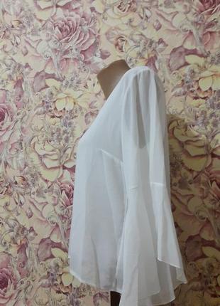 Белая двухъярусная шифоновая блуза с клешными 3/4 рукавами2 фото