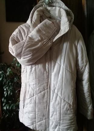 Утепленная курточка на осень.длина от плеча 75 см.,рукова 60 см.,низ 116 см.,талия 100.