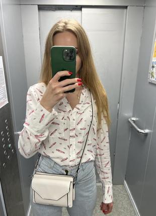 Брендовая рубашка размер s лос анджелес белоснежная  с розовыми машинками guess