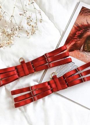 Гартеры на ноги красные / черные / белые