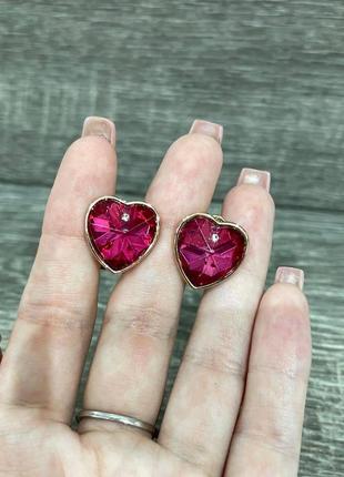 Классические серьги гвоздики "розовый гранат сердечки в золоте" - стильный подарок девушке1 фото