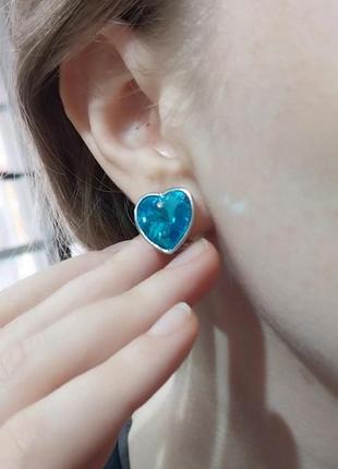 Классические серьги гвоздики "сердечки голубой топаз в серебре" - стильный подарок девушке2 фото