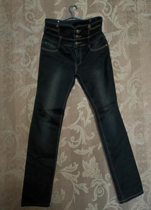 Темные джинсы1 фото