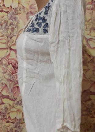 Белая блуза с вышивкой3 фото