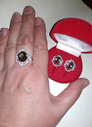 Серебряный комплект (кольцо и серьги) со шпинелью5 фото