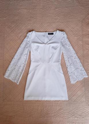 Белое нарядное платье до колен с широким кружевными рукавами1 фото