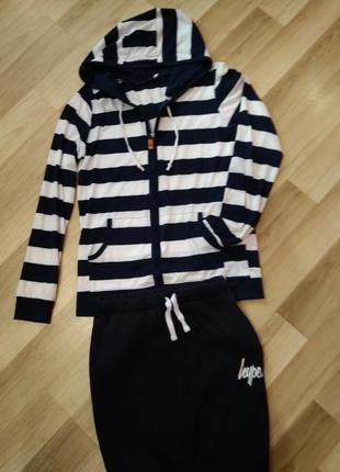 Супер спортивная кофта на молнии с карманами, без дефектов.