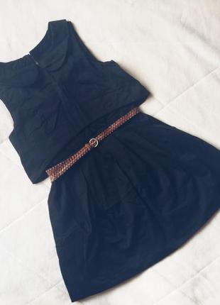 Платье с воротником и открытой спинкой