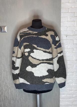 Кофта теплий джемпер светр з приспущеними рукавами у камуфляжний принт , l-xl