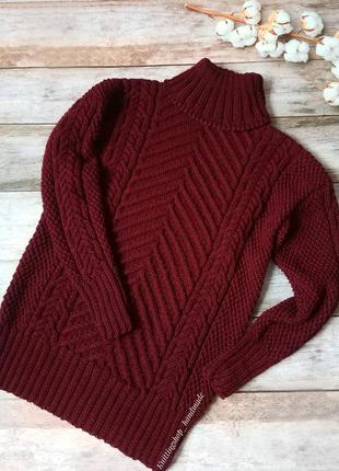 Теплый вязаный свитер с аранами ручной работы