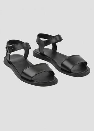 Босоніжки чорні шкіряні