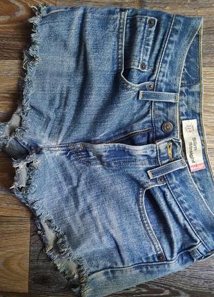 Levis шорти mom2 фото