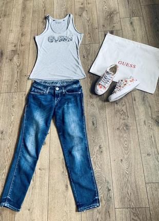 Кроссовки кожаные цветочный принт теннисные guess (оригинал)7 фото