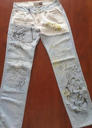 Шикарные джинсы с вышивкой и принтом1 фото