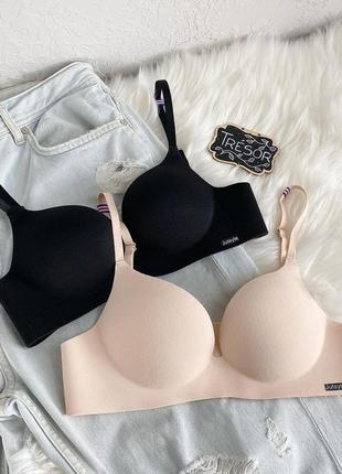 Безшовний бюстгальтер, кольори