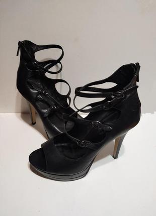 Модные женские кожаные туфли сандали  босоножки на каблуке с ремешками 5th avenue