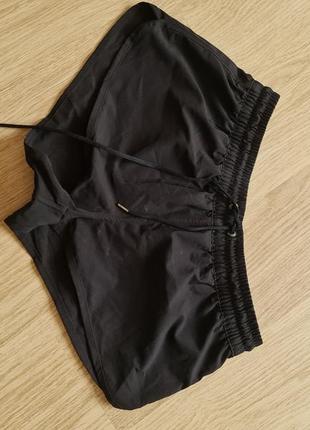 Спортивные шорты