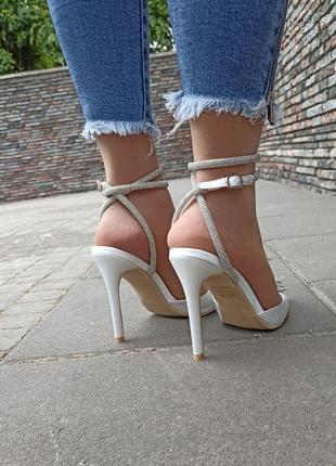 Белые женские туфли4 фото