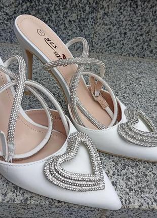 Белые женские туфли5 фото
