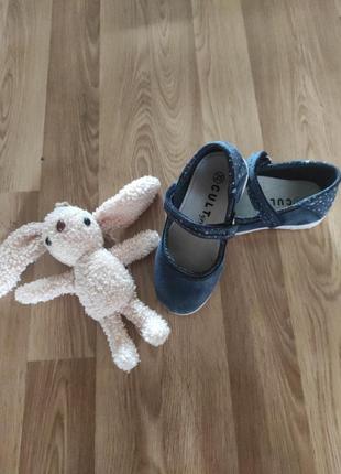 Туфлі на дівчинку