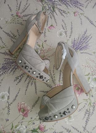 Оригинальн! женские туфли guess kenzie2 с заклепками на платформе с открытым носком