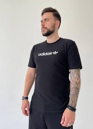 Мужская чёрная футболка adidas с принтом на груди чорна чоловіча футболка adidas футболка адідас