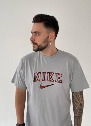 Мужская серая футболка nike с вышитым логотипом оверсайз сіра чоловіча футболка nike оверсайз з вишитим лого найк