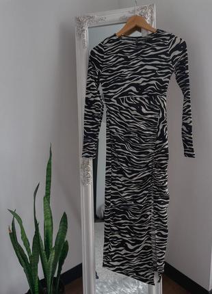 Медное платье зебра