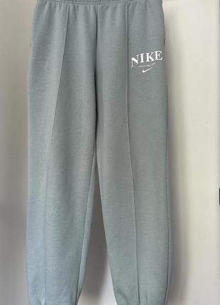 Спортивные штаны nike sportswear essentials pants m7 фото