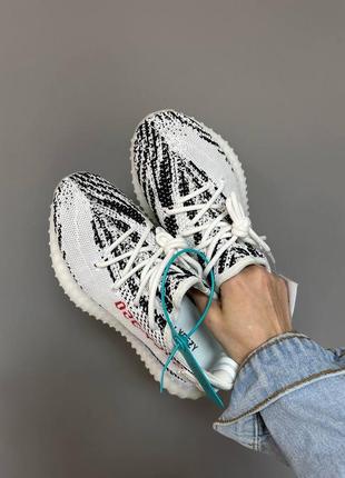 Логокие женке кроссовки зебра adidas yeezy boost 350 v2 « zebra» белые женские кроссовки adidas yeezy boost 350 белые кроссовки адедас извые бусы2 фото