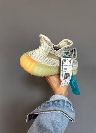 Лого-бежевое бежевое кроссовки adidas yeezy boost 350 v2 бежевые женские кроссовки adidas yeezy boost 350 бежевые кроссовки адедас изви буст6 фото